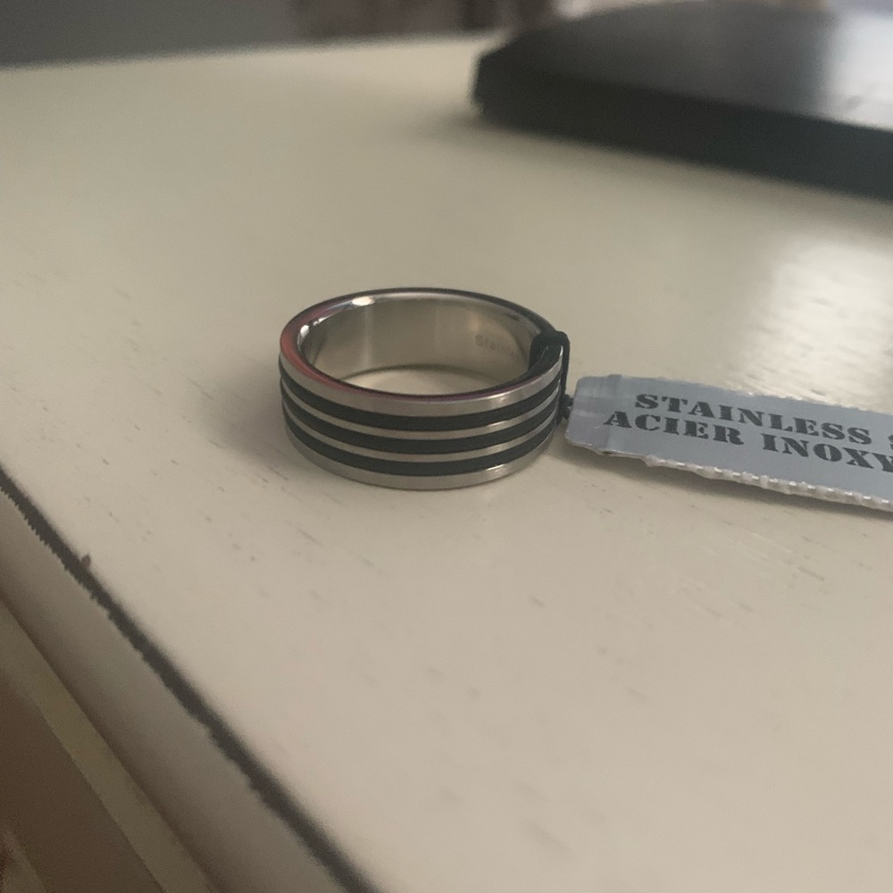BRAND NEW MENS RING - Picture 2 of 2